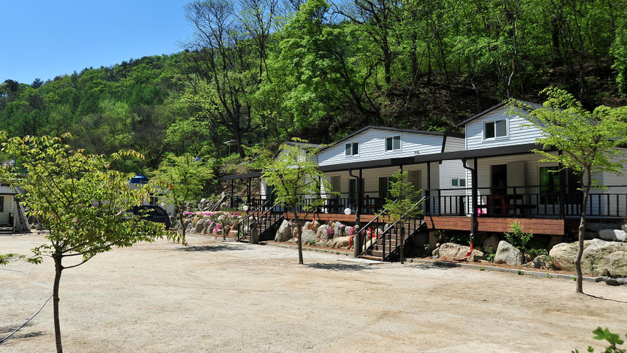 Exterior & Views 1, Gapyeong Stream Crossing Pension, Gapyeong