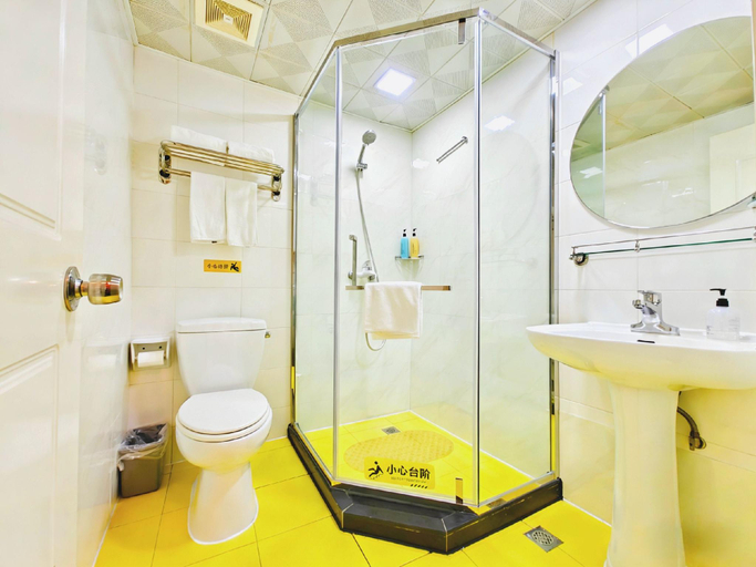 Bathroom 3, Home Inn Tianjin Binhai New District Seventh Street, Tianjin