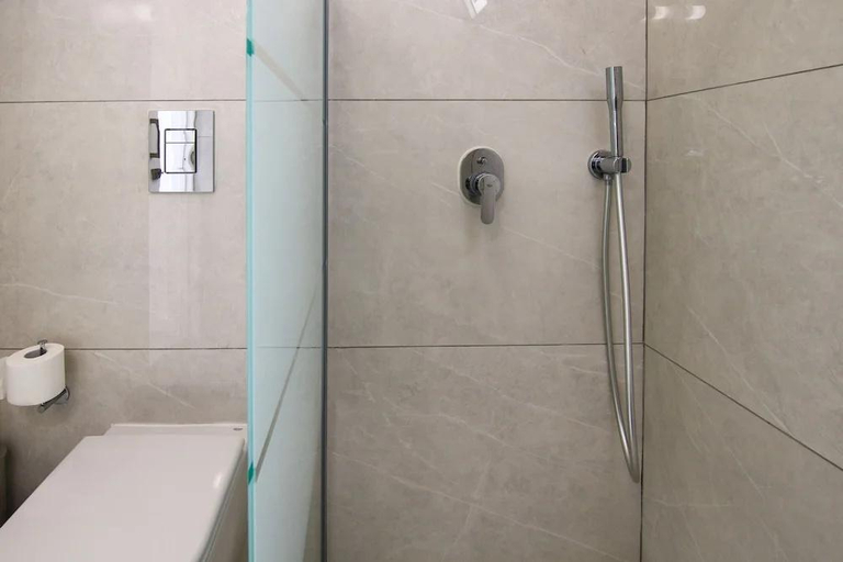 Bathroom 2, Phaedrus Living - Seaside Deluxe Flat Harbour 112
