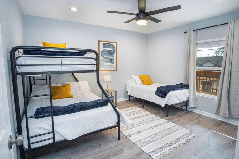 Bedroom 2, Adorable 4BR 2BA Close to Riverwalk and Downtown, Bexar