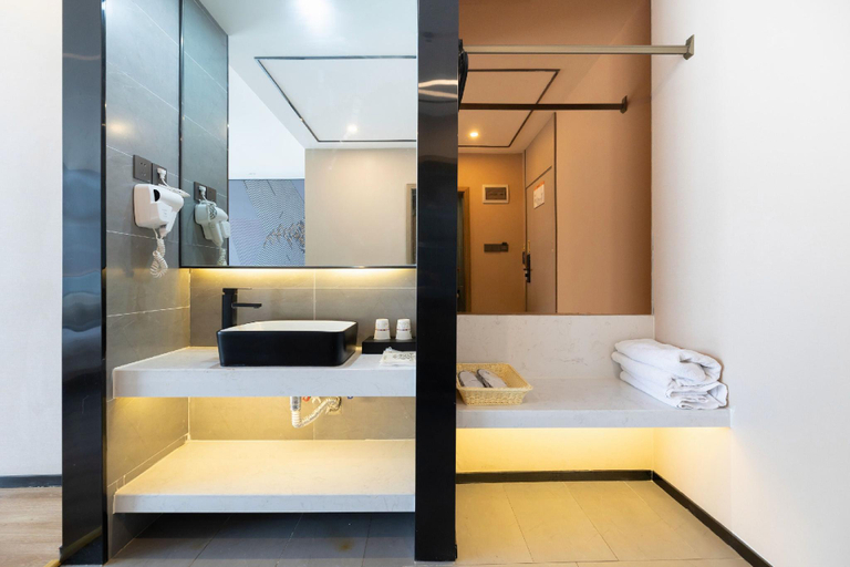 Bathroom 3, IU Hotel(Rikaze), Shigatse