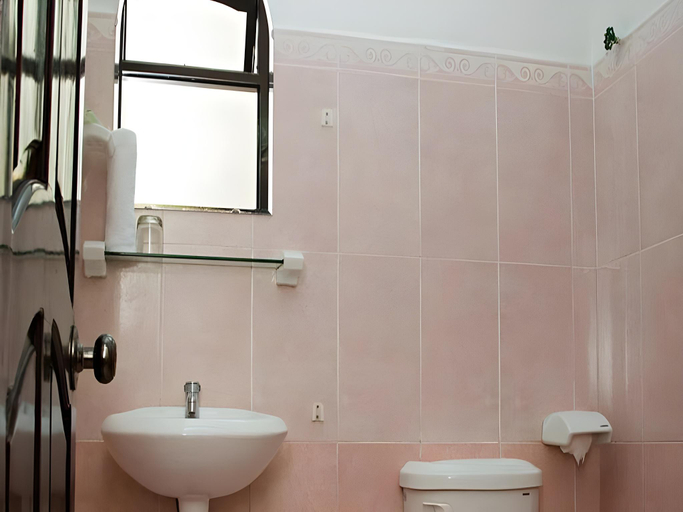 Bathroom, Duc Ninh Hotel, Đà Lạt