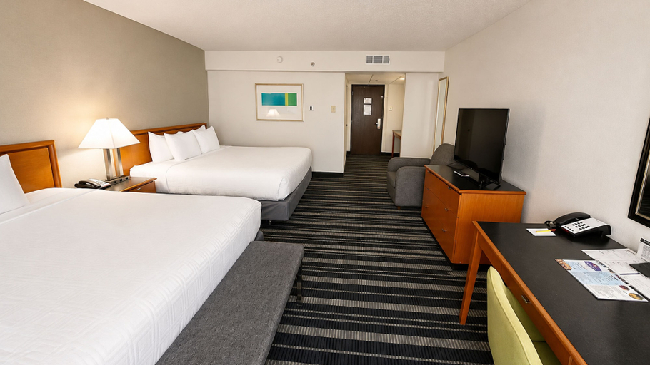 Bedroom 3, Atrium Hotel and Suites DFW Airport South, Irving