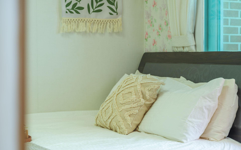 Bedroom 3, Goseong Beach Town Pension, Goseong