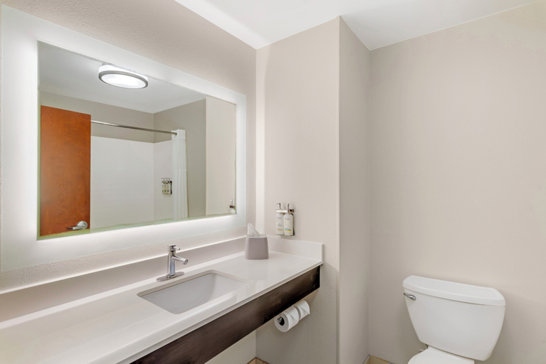 Bathroom 5, Holiday Inn Express & Suites CORDELE NORTH by IHG, Crisp