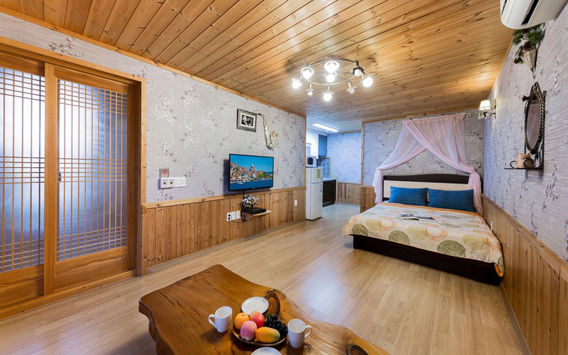 Bedroom 2, Namhae Woongi House Pension, Namhae