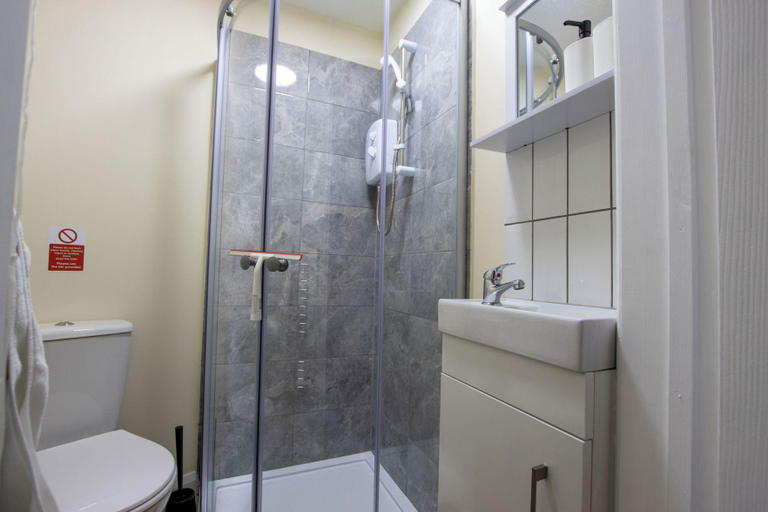 Bathroom 3, Bushrah House, Nottingham
