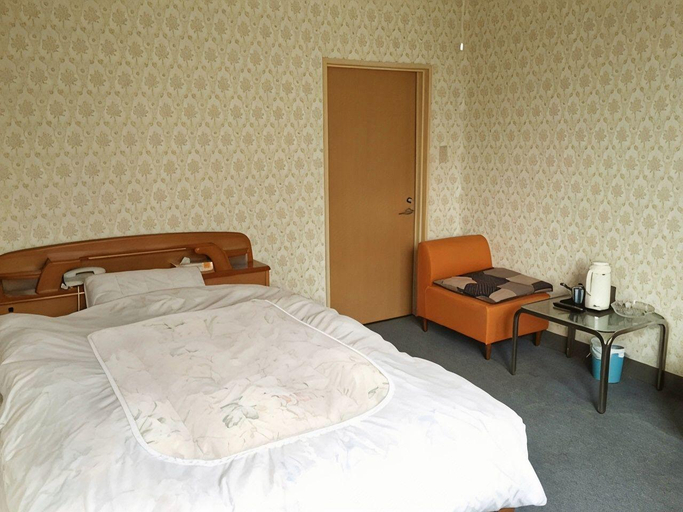 Bedroom 2, Business Hotel Yamatoya, Iizuka