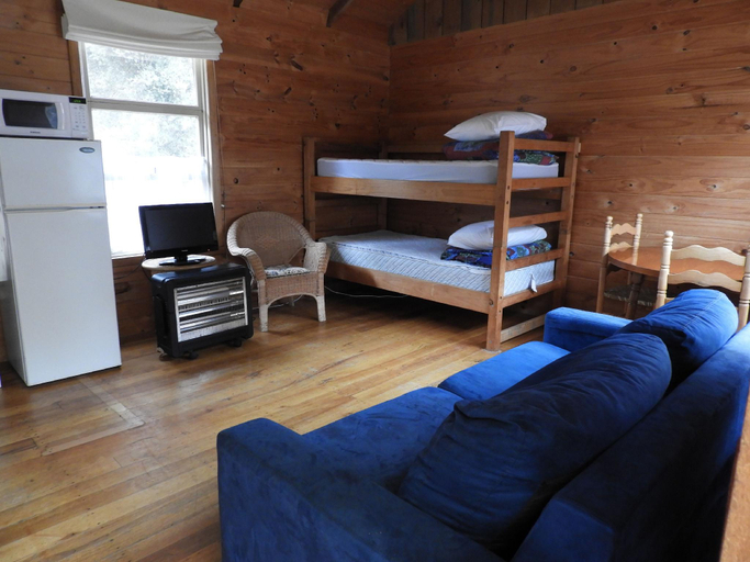 Bedroom 2, Somerset Caravan Park, Waratah/Wynyard - Pt A