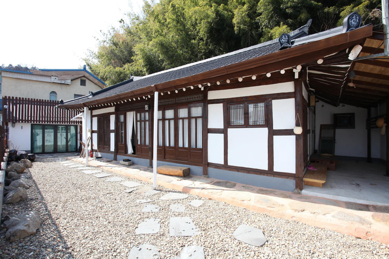 Exterior & Views 5, Jeonju Hanok Gohee Pension, Jeonju