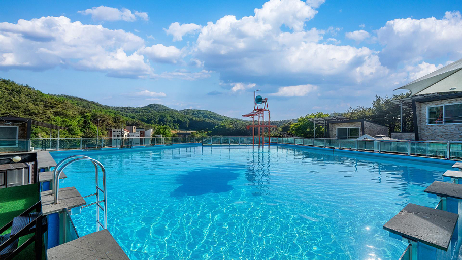 Sport & Beauty 3, Daebudo (Yeongheungdo) Zephyrus Onsen Pool Private Pension, Ongjin