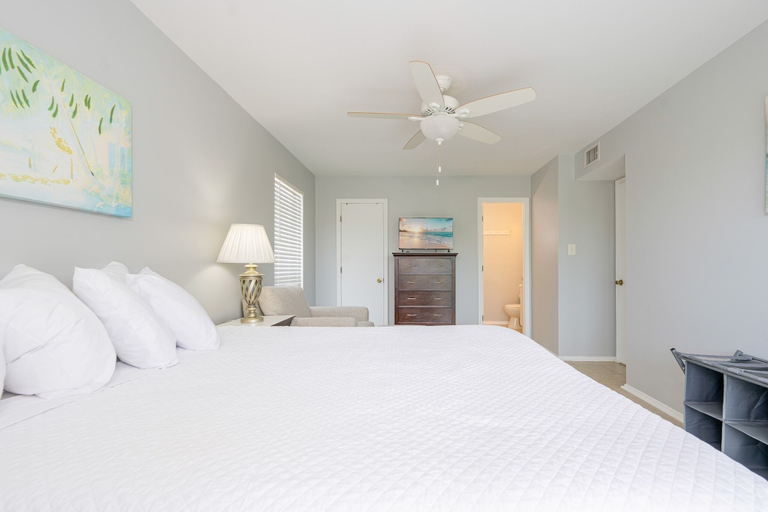 Room 3, Romar Village 312 2 Bedroom Condo, Baldwin