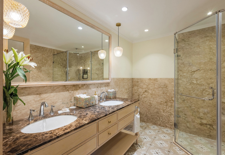 Bathroom 5, Taj Holiday Village Resort & Spa, North Goa