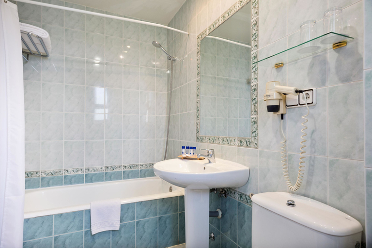 Bathroom 5, Best Osuna Feria Madrid, Madrid