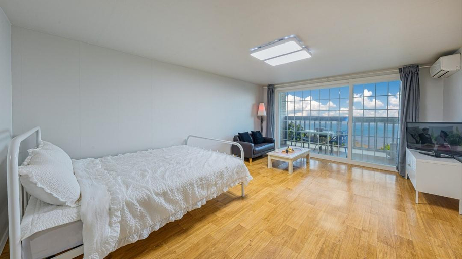 Bedroom 2, Daebudo (Yeongheungdo) Nature Pension, Ongjin