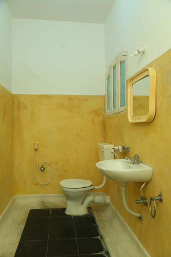 Bathroom 1, Le Capucin, Puducherry