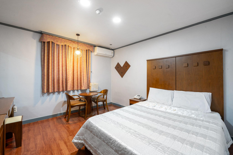 Bedroom, Asan Carlton, Asan