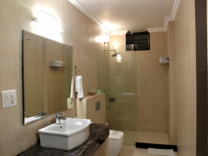 Bathroom 3, Hotel Deer Parkk, Delhi