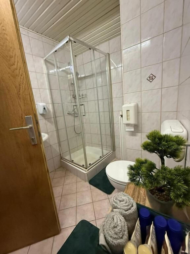 Bathroom 2, Bed & Breakfast LakeBled House, Bled