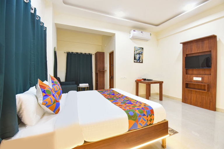 Room 4, FabHotel Sattva Stays, Pune