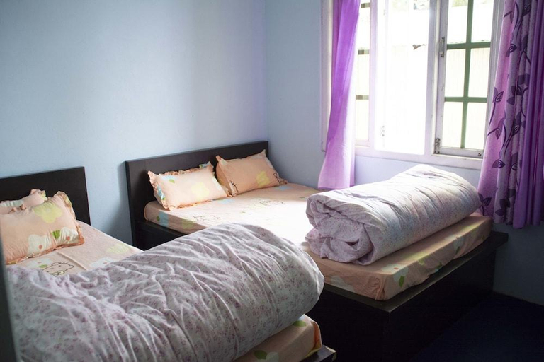 Bedroom 2, Omega Hotel and Lodge, Mechi