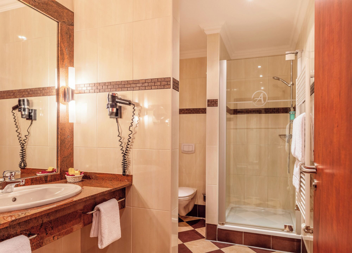 Bathroom 5, Hotel Amaris Bremerhaven, Bremerhaven