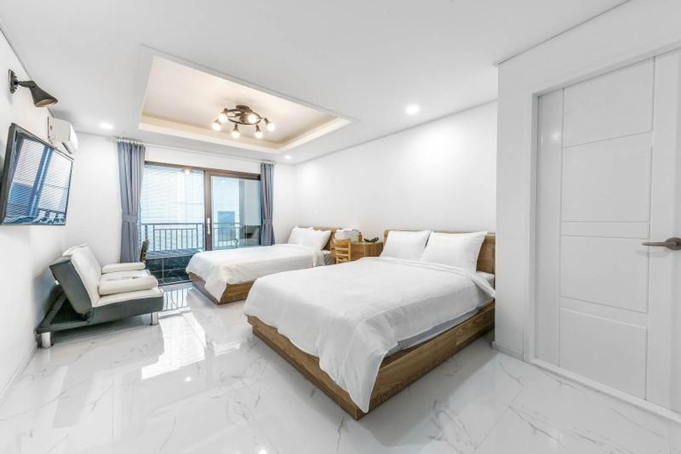 Bedroom 3, Gangneung Sea-Embracing Spa Pension, Gangneung