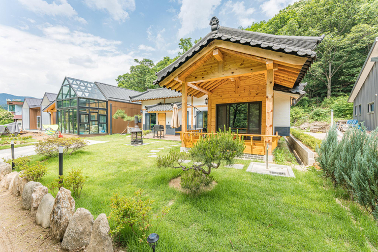 Exterior & Views 1, Gapyeong Castana Pension, Gapyeong
