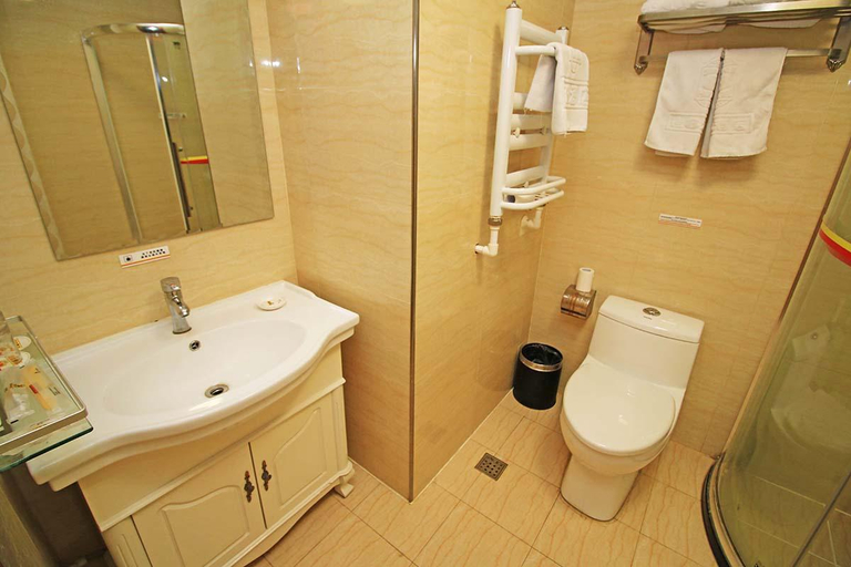 Bathroom 3, Super 8 Hotel (Dalian Jinzhou Railway Station), Dalian