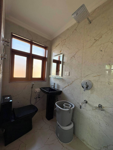 Bathroom 2, Adhaan Guest House, Baramulla