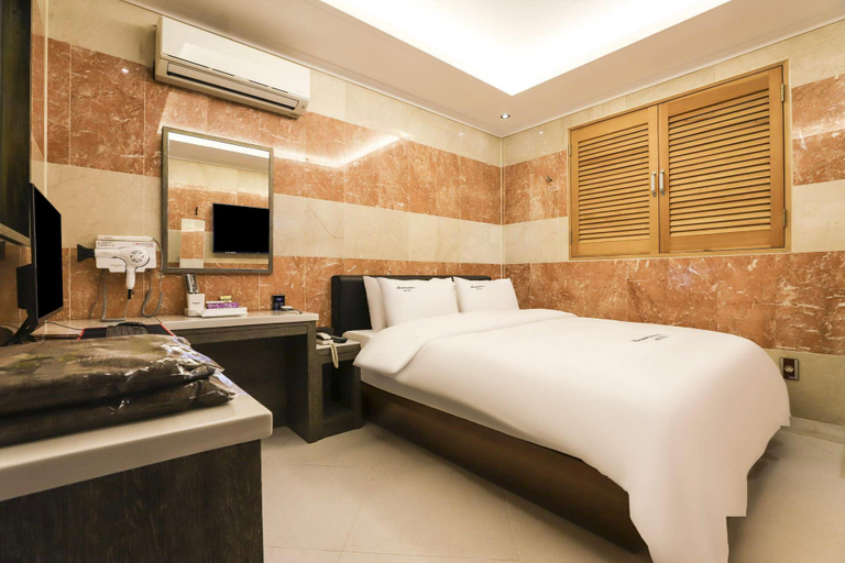 Bedroom 2, Sinrim Renaissance, Gwanak