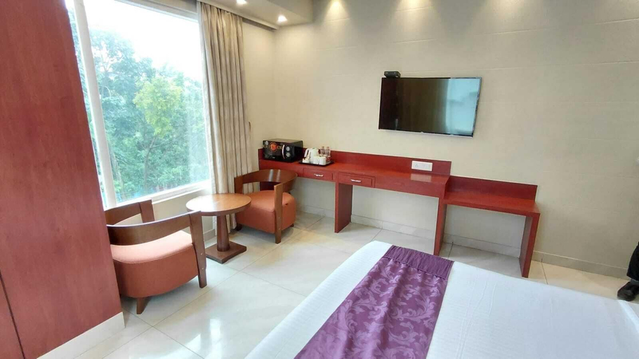 Room 5, The Crystal Chinar Park Kolkata Airport, North 24 Parganas