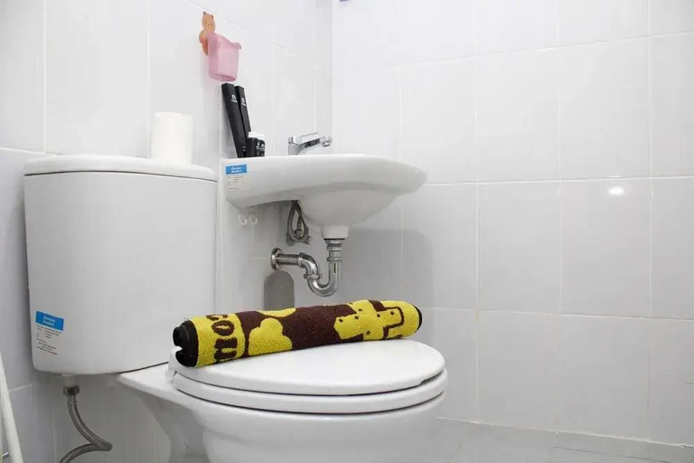 Bathroom 3, Fancy And Elegant Studio At Patraland Urbano Apartment, Bekasi