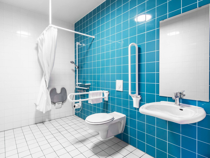 Bathroom 5, B&B Hotel Rosenheim, Rosenheim