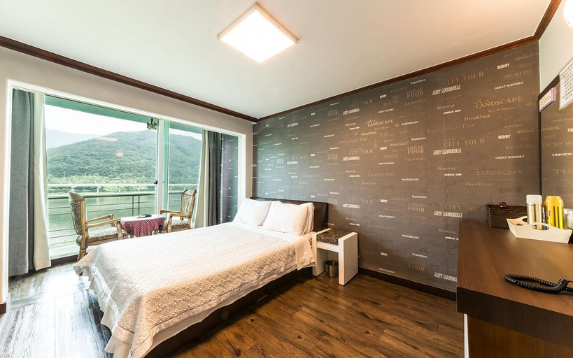 Bedroom 4, Cheongpyeong Jijunghae, Gapyeong