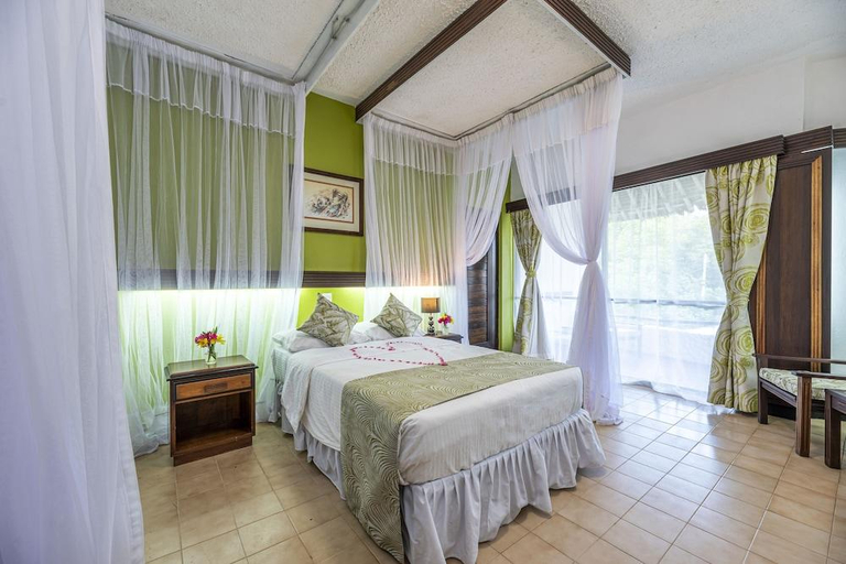 Bedroom, Alliance Safari Beach Hotel, Msambweni