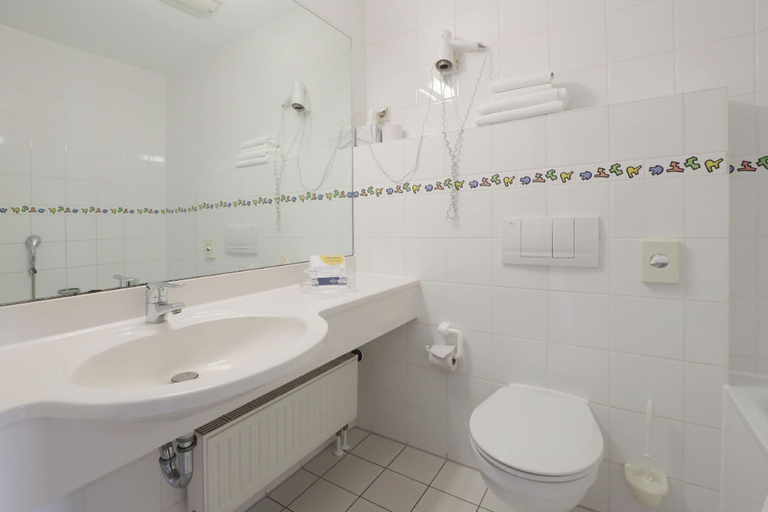 Bathroom, Hotel Am Kai 334, Rostock