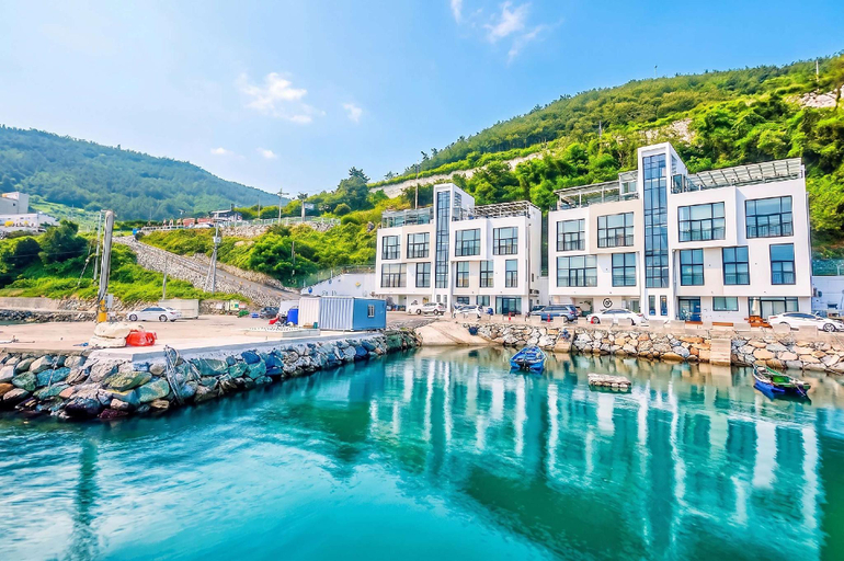 Exterior & Views, Yeosu Alamer Spa Pension, Yeosu
