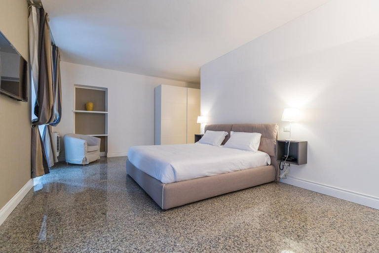 Bedroom 2, Suites Lungomare, Napoli