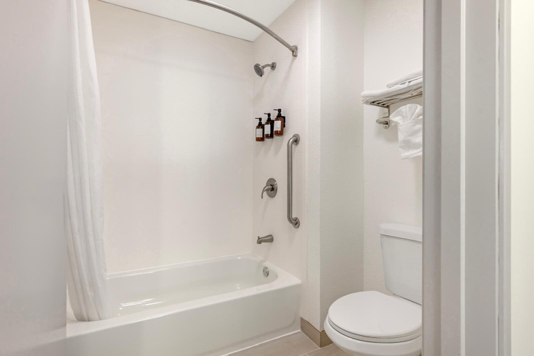 Bathroom 4, Bay Inn & Suites Troy, Lincoln