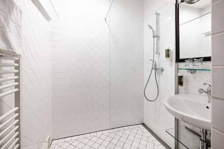Bathroom 3, Vila Prešeren, Bled