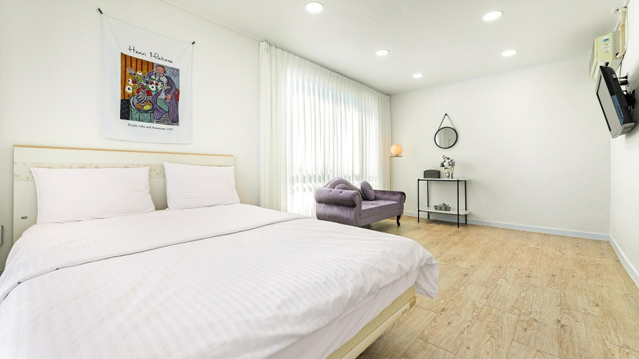 Bedroom 2, Tongyoung Tower Pension, Tongyeong