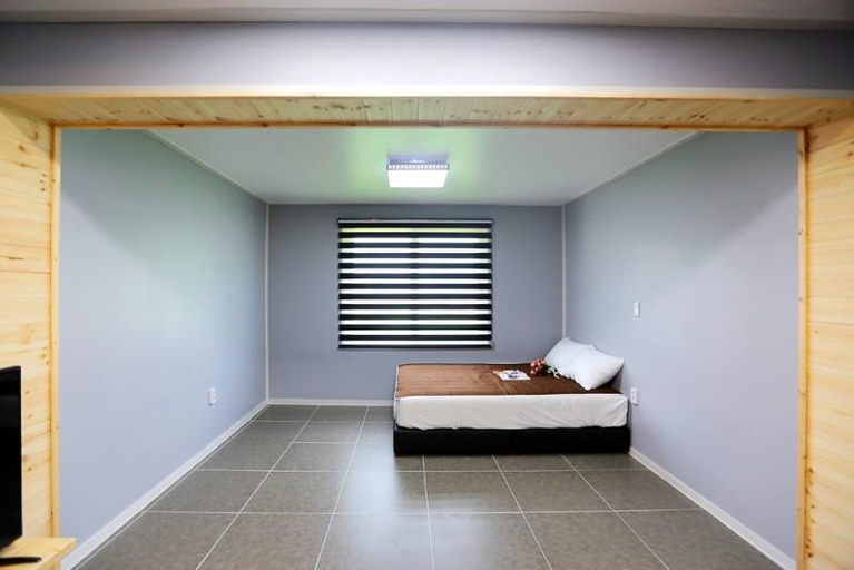 Bedroom 2, Muju Deogyusansup Pension, Muju