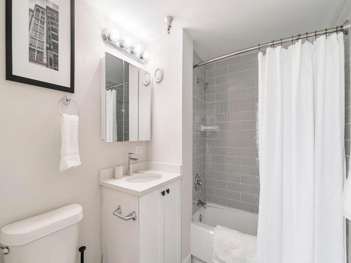 Bathroom 4, Landing St. Petersburg, Pinellas