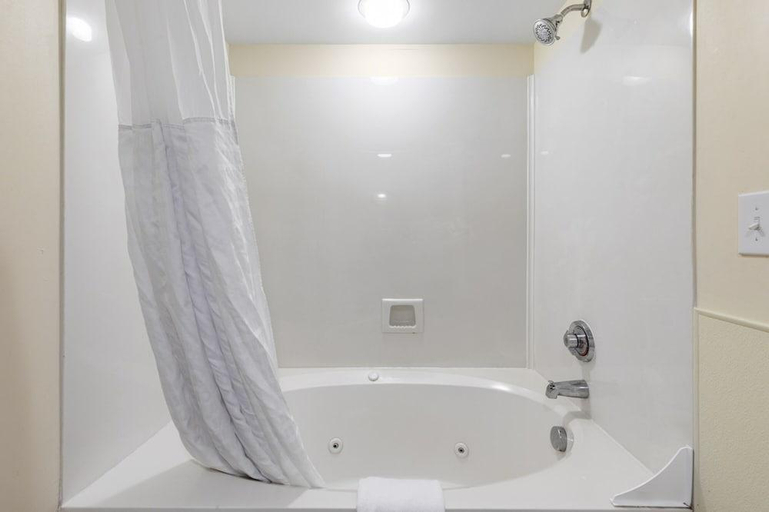 Bathroom 2, Ocean View Bahama Sands Stunning Resort, Horry
