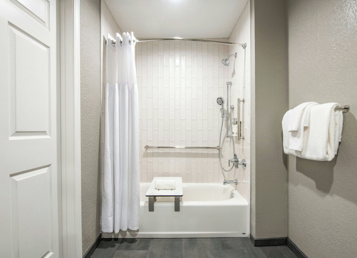 Bathroom 5, Staybridge Suites Oxnard River Ridge by IHG, Ventura