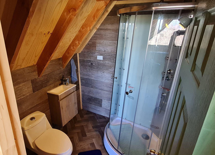 Bathroom, Ruka Kizel, Cautín