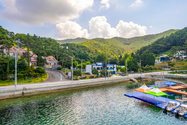 Others 2, Tongyeong Glowa Pension, Tongyeong