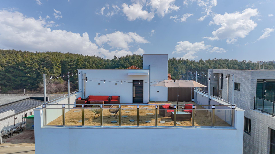 Others 4, Taean Hadden Stay, Taean
