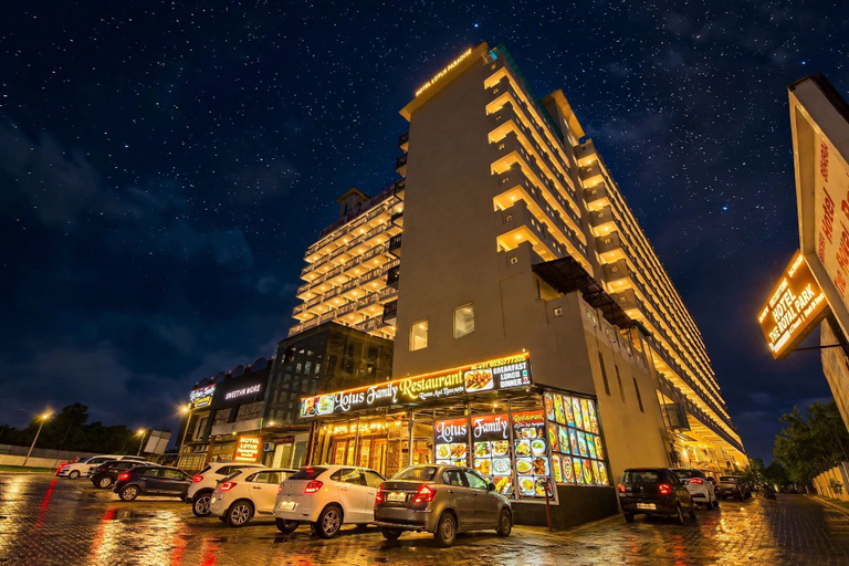 Exterior & Views